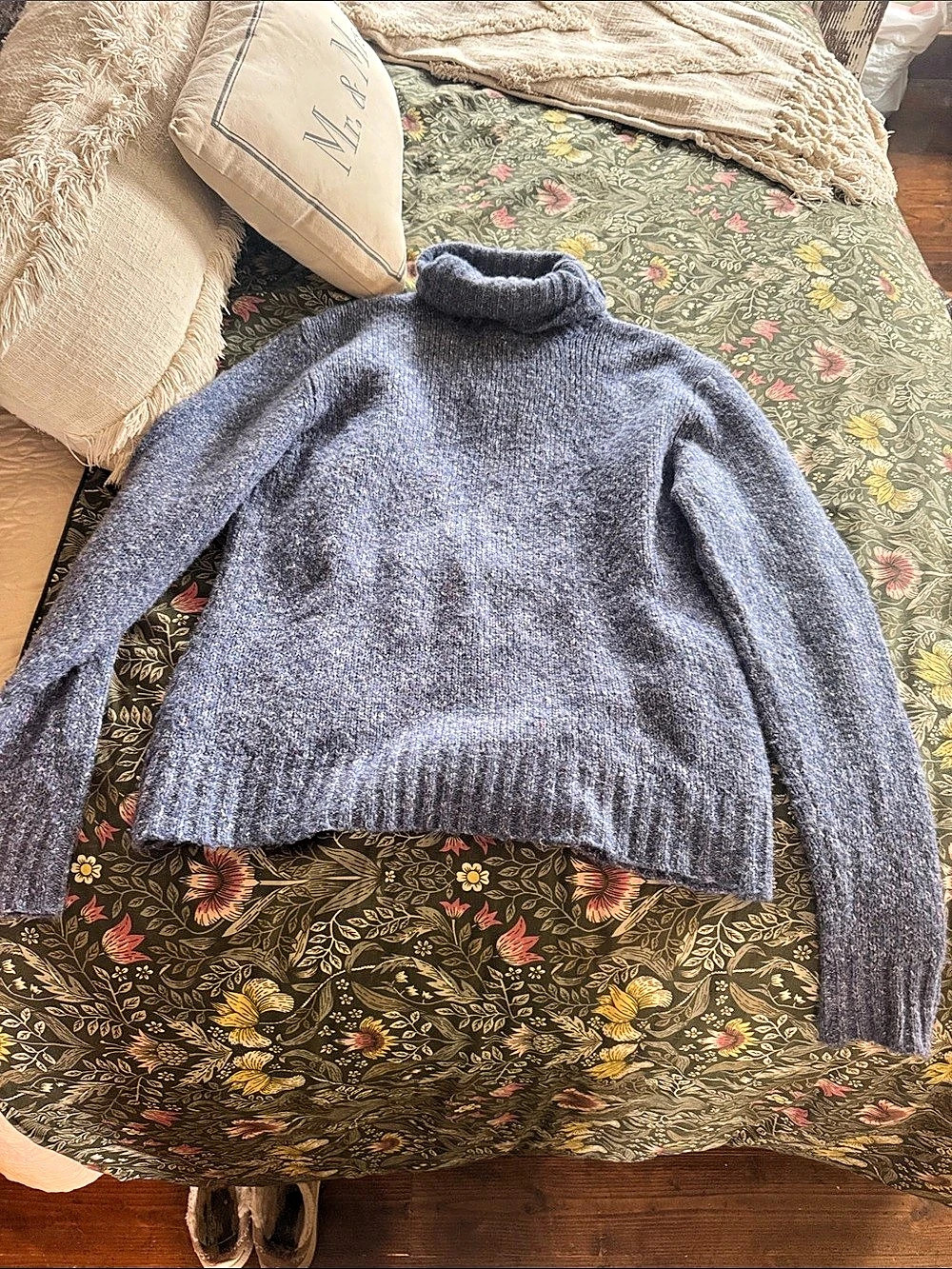 Large.Large.Bean Women's Blue Turtleneck Sweater Size Large